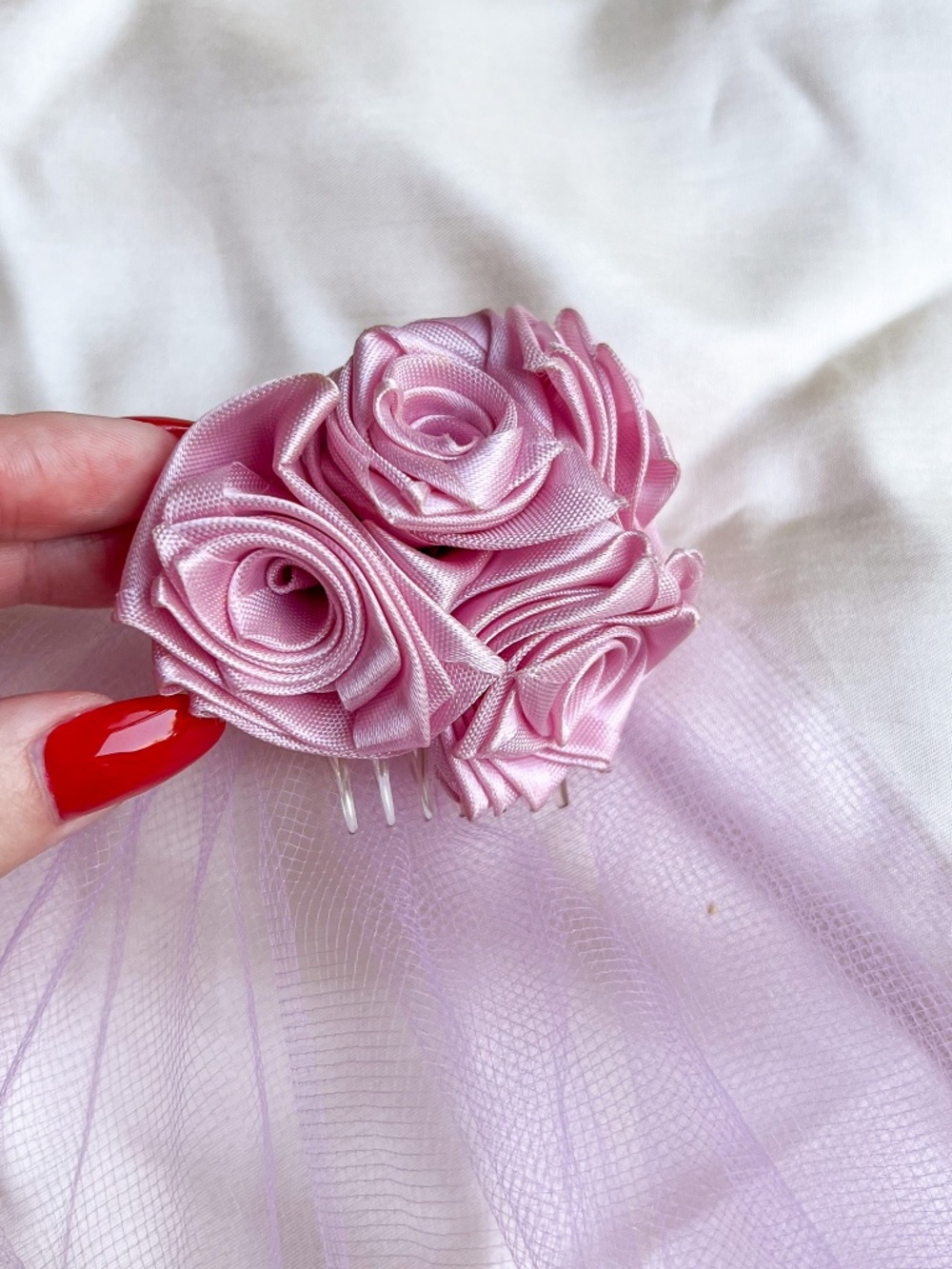 Vintage 1950s Silk Roses Clip With Tulle Veil - Picture 5 of 7